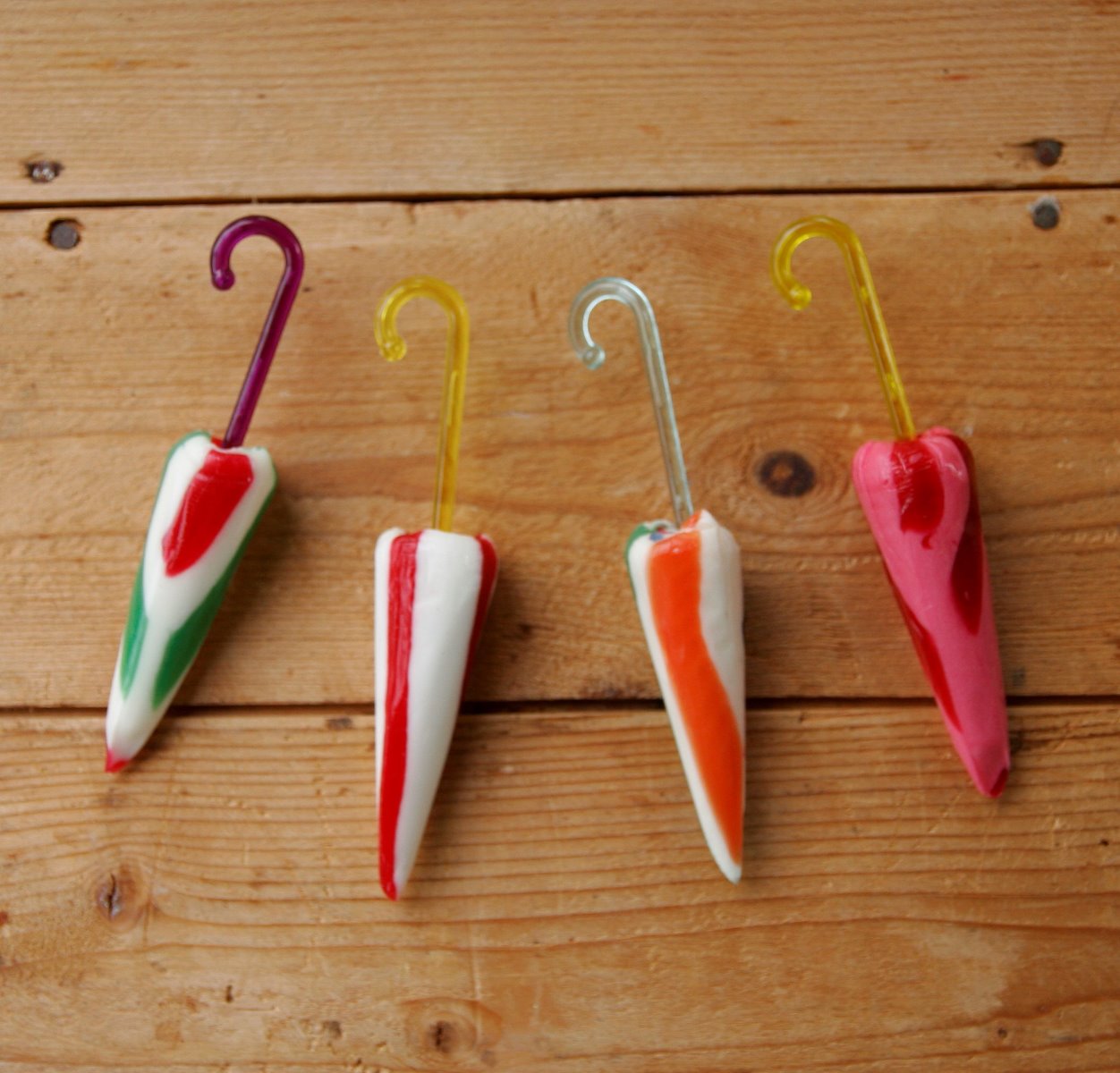 Sateenvarjotikkari mansikka 20g